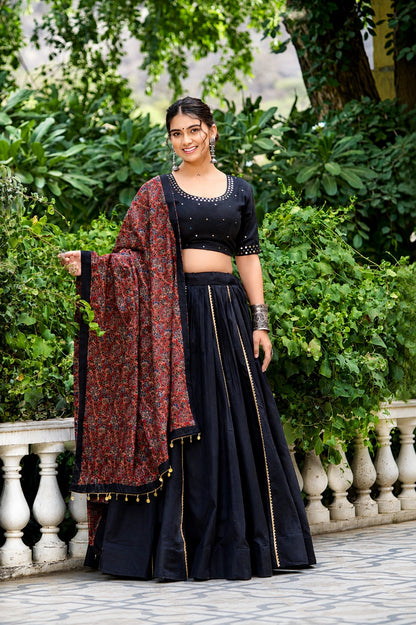 Mustard Sunshine Festive Lehenga Set with Waist Pouch & Green Dupatta 🌸